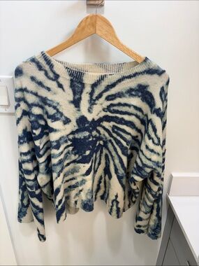 Crewneck Sweater in Blue and Cream - Soft Patterned Knit